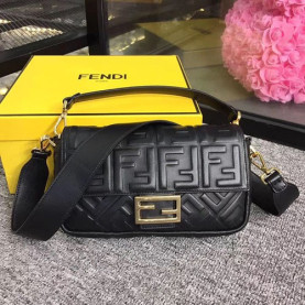  FENDI 펜디 바케트 미듐 26CM F51156