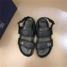 GUCCI 구찌 남성용 샌들 G61052