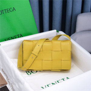 ★(판매완료)★ Bottega Veneta 보테가 베네타 카세트백 미디움 국내배송건