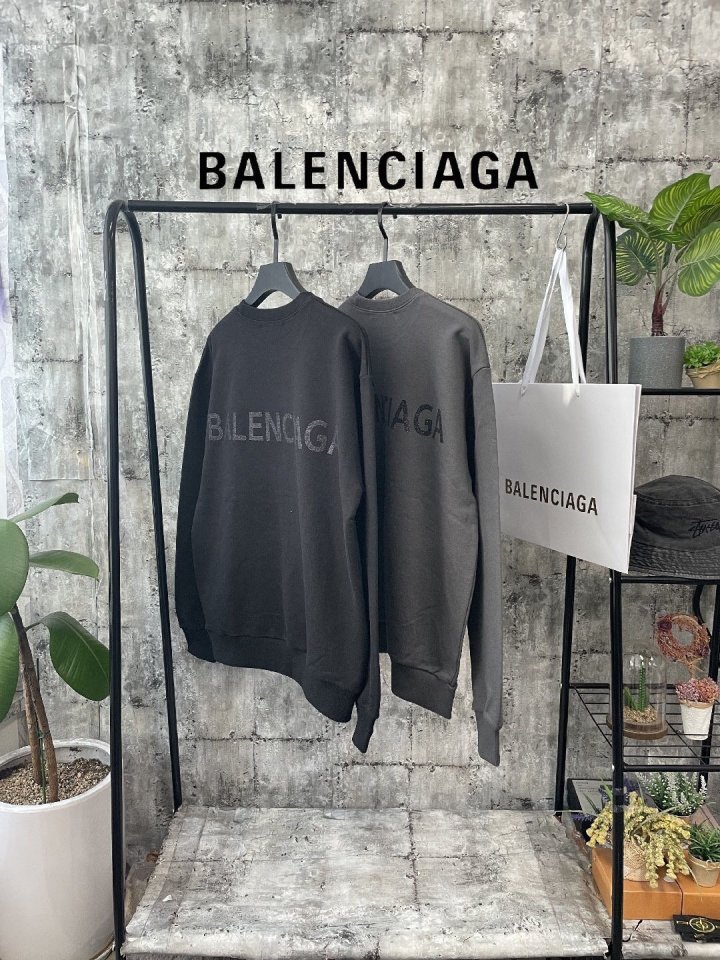 BALENCIAGA  발렌시아가 글리터로고 맨투맨