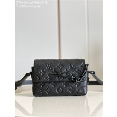 LOUIS VUITTON 루이비통 스티머 웨어러블 월릿 M81746