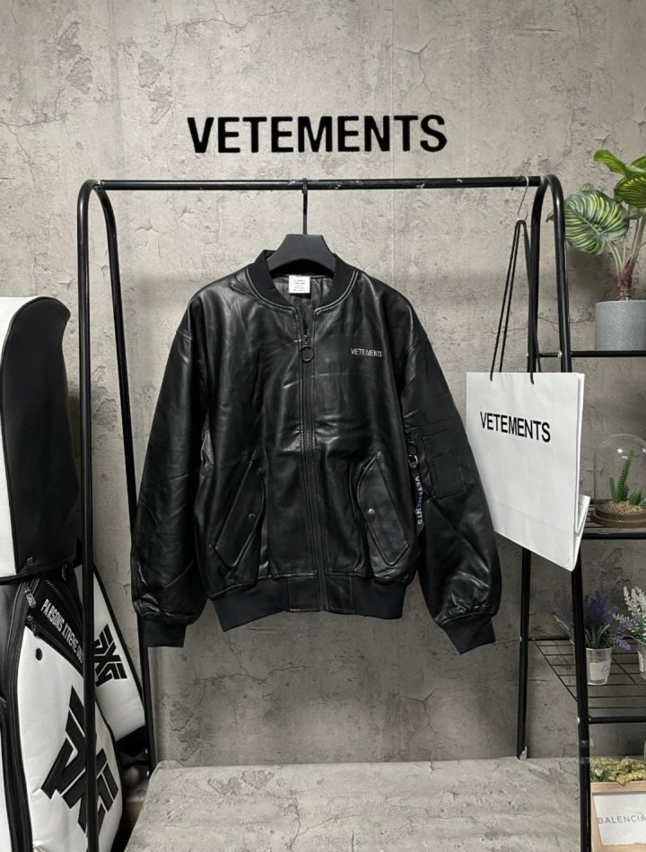 Vetements 베트멍 V스트릿 레더JK