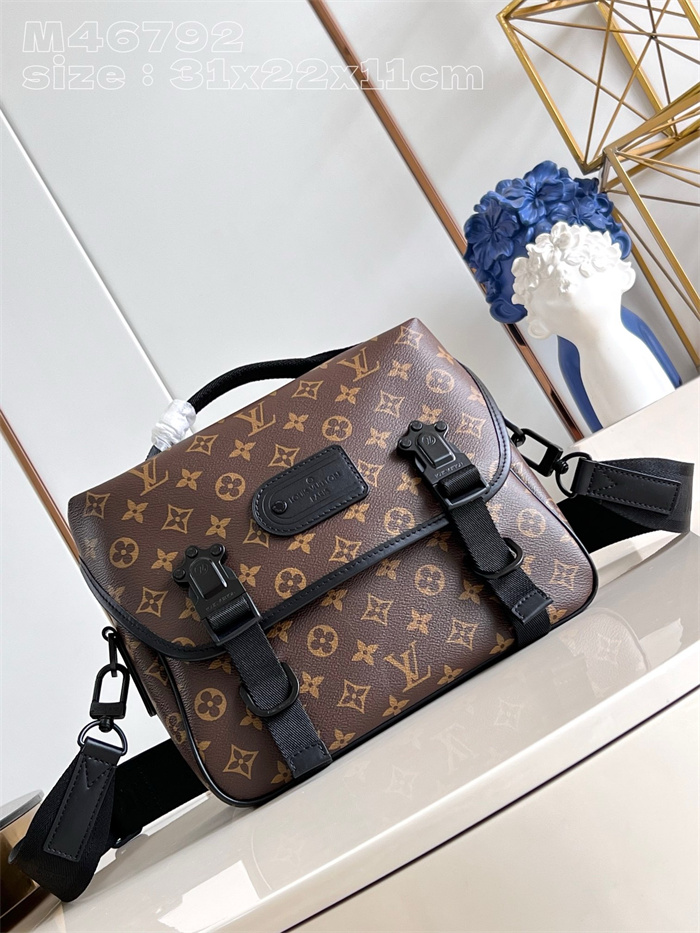 LOUIS VUITTON 루이비통 트레일 메신저백 M46972