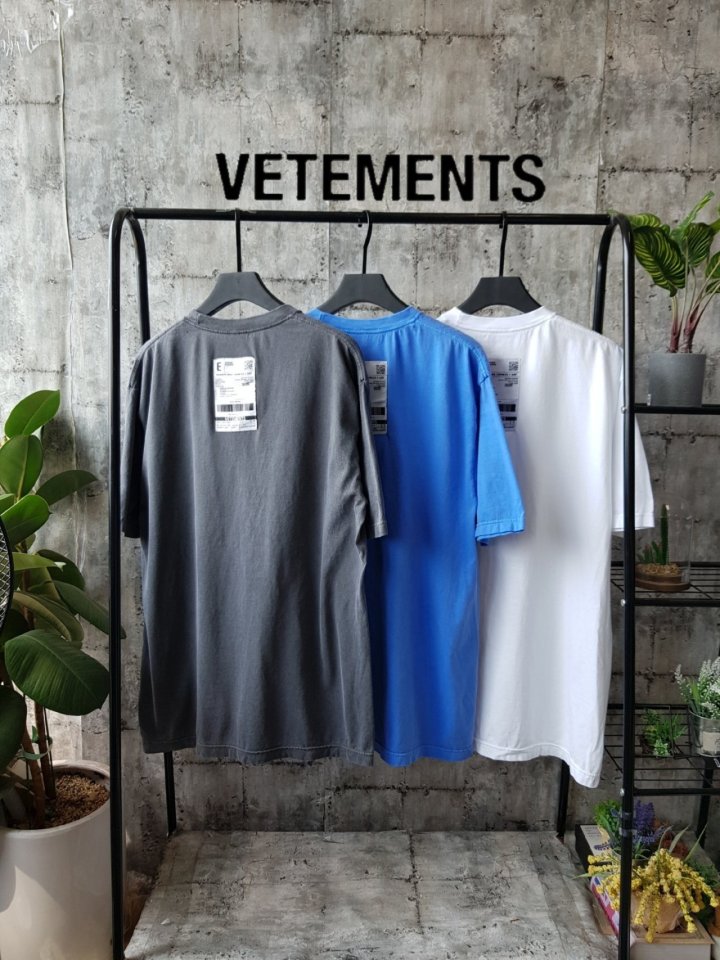 Vetements  베트멍 화이트패치 피그먼트티2