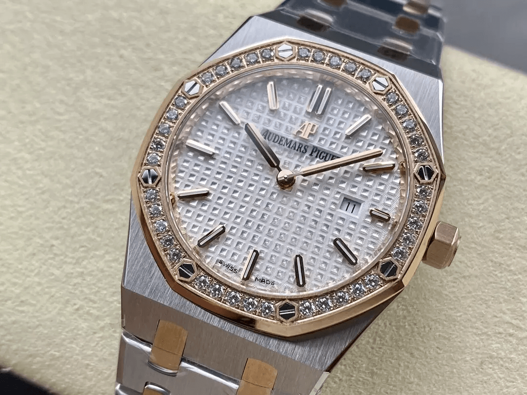 AUDEMARS PIGUET 오데마피게 로얄오크 흰판 콤비 다이아 베젤 33mm 67651