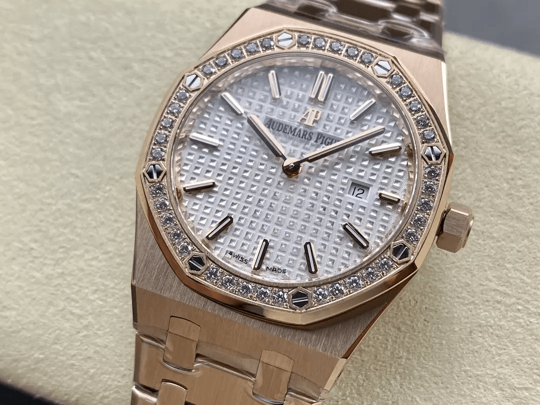 AUDEMARS PIGUET 오데마피게 로얄오크 흰판 금통 다이아 베젤 33mm 여성용