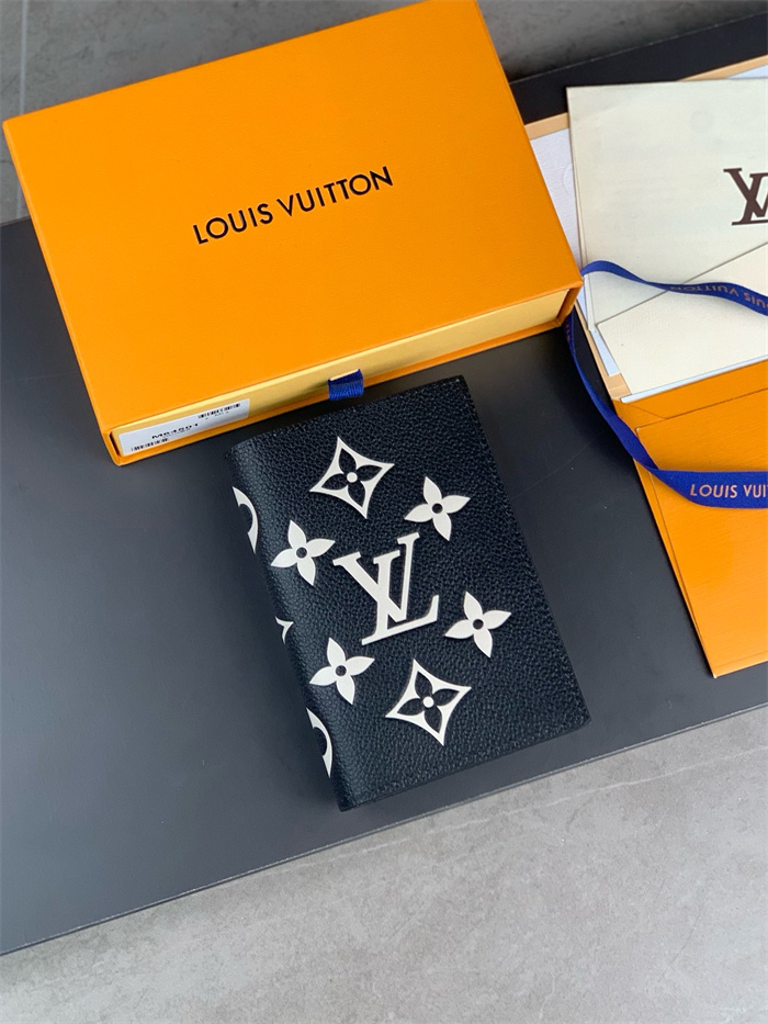 LOUIS VUITTON 루이비통 여권지갑 M46290 2024/신상