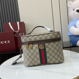 GUCCI 구찌 GG 슈프림 미디엄 파우치백 811489 2024/신상