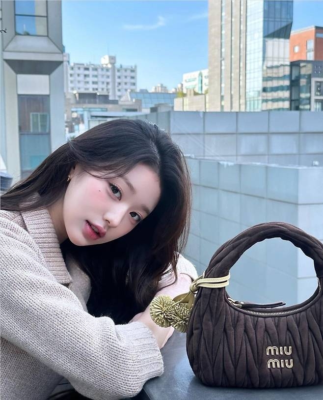 [아이브 장원영] MIUMIU 미우미우 완더 마테라쎄 스웨이드백 5BC125