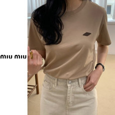 MIUMIU 미우미우 롬버스 패치티 4COLOR