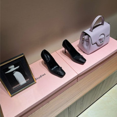 CHRISTIAN LOUBOUTIN 크리스찬루부탱 여성용 (굽높이11CM) C50815 2COLOR