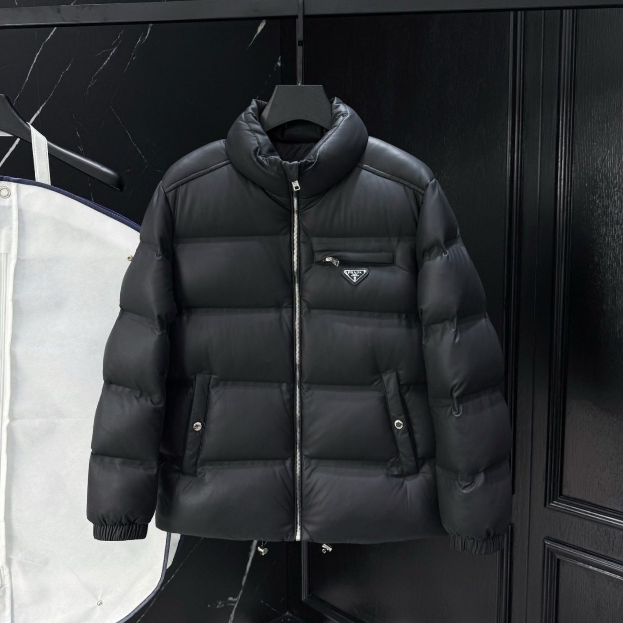 PRADA 프라다 메탈 플레이트 다운 패딩