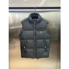 PRADA 프라다 페이크 레더 패딩 조끼