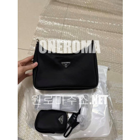 프라다 리에디션 2005 리나일론 백