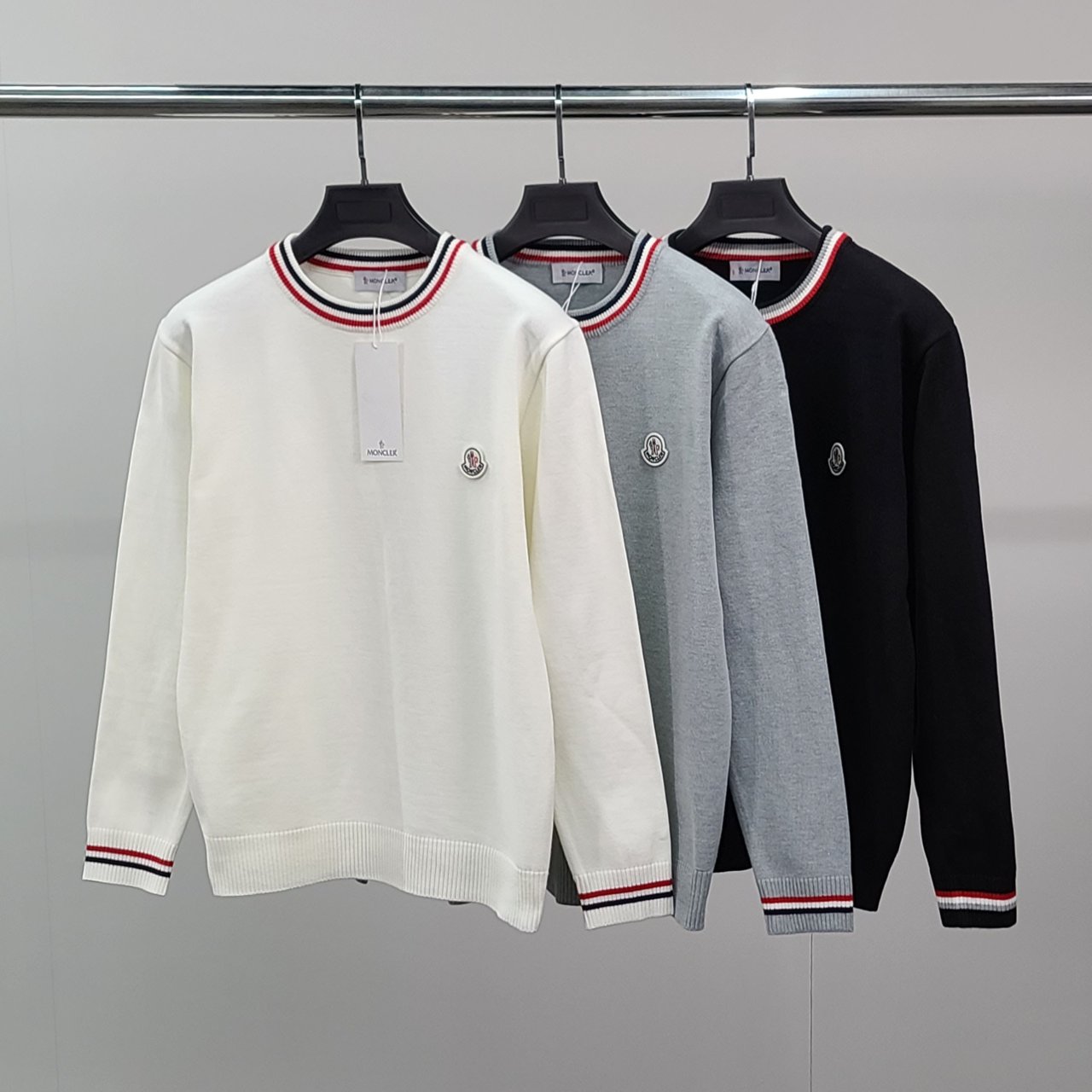 MONCLER 몽클레어 소매라인 라운드 니트