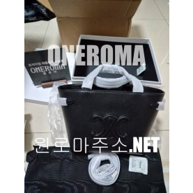 셀린느 퀴르 트리옹프 아나이스 카바스