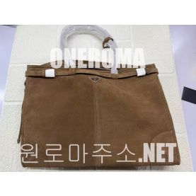 프라다 스웨이트 토트백