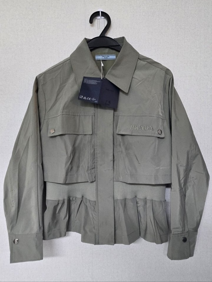 PRADA 프라다 허리밴딩 바람막이