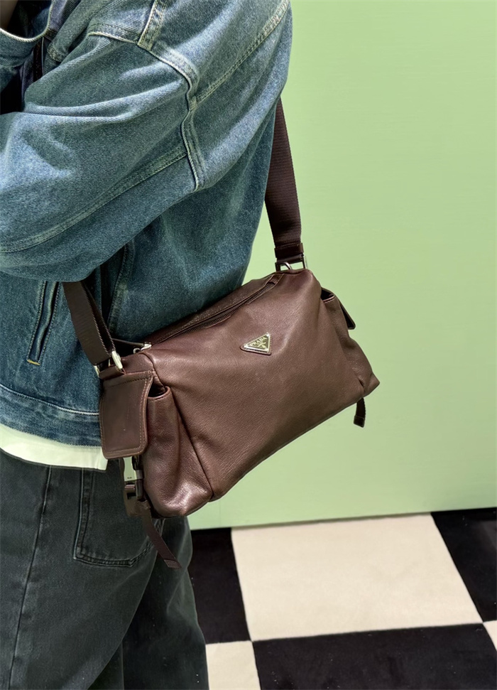 PRADA 프라다 익스플로러 소가죽 숄더백 2VH206