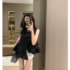 VALENTINO 발렌티노 33006 체인 로고 비대칭 프릴 슬리브리스 탑 2COLOR