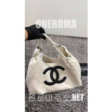 황*지 고객님 샤넬 코코비치 깜봉 화이트 쇼퍼백