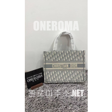 한*준 고객님 디올 북 토트백