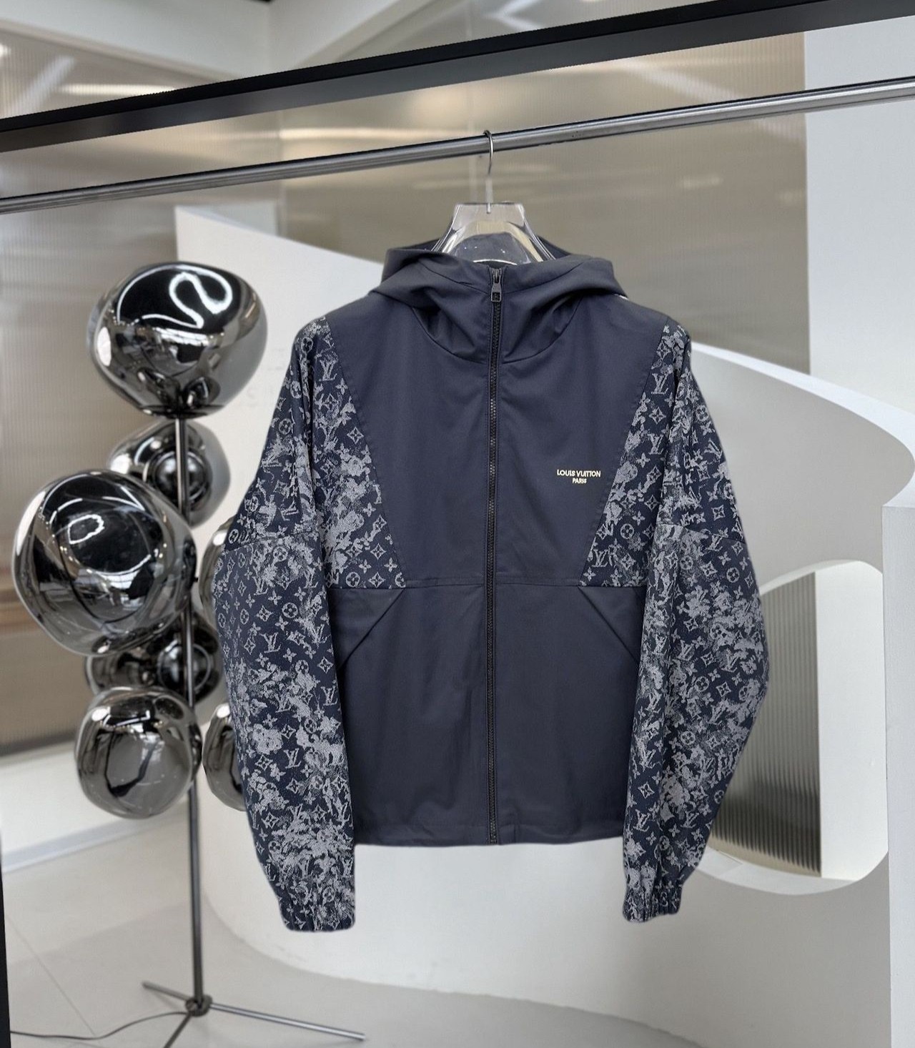LOUIS VUITTON 루이비통 60290 모노그램 블리치드 믹스 윈드브레이커