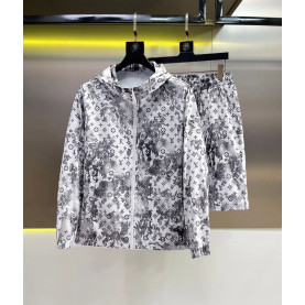 LOUIS VUITTON 루이비통 60208 반다나 모노그램 윈드브레이커+쇼츠 세트