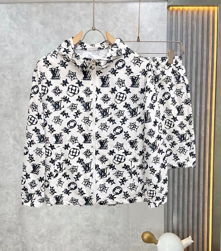 LOUIS VUITTON 루이비통 60214 코스믹 모노그램 윈드브레이커+쇼츠 세트