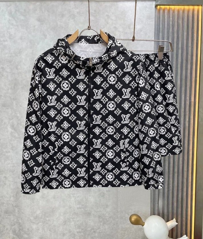 LOUIS VUITTON 루이비통 60217 코스믹 모노그램 윈드브레이커+쇼츠 세트