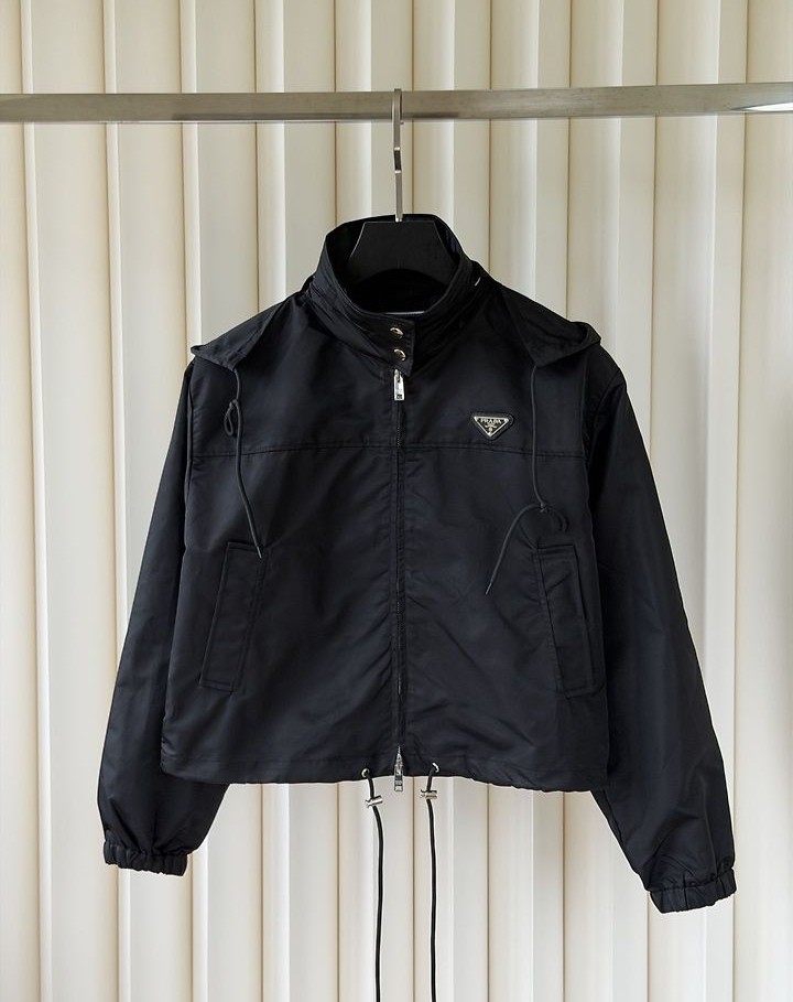 PRADA 프라다 60319 여성 리나일론 하이넥 크롭 자켓