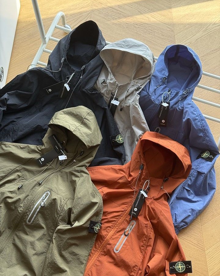 STONE ISLAND 스톤아일랜드 6098 스킨 터치 나일론 가먼트 다이드 후드 자켓