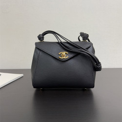 CHANEL 샤넬 플랩 숄더백 AS31044
