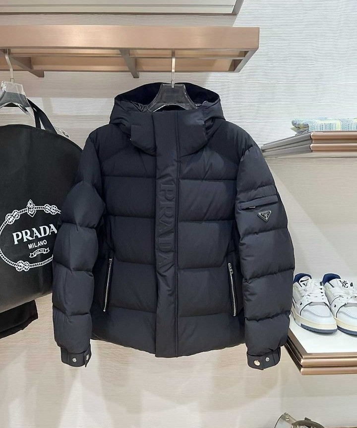PRADA 프라다 가슴엠보 클래식 삼각로고 패딩 자켓